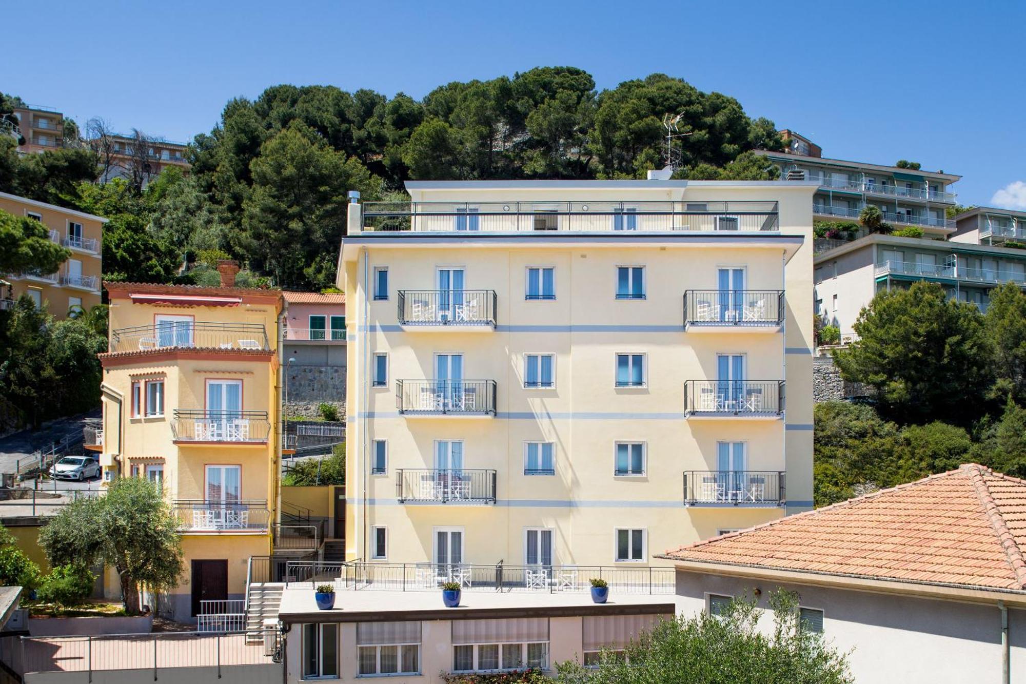 Hotel Tritone Laigueglia Exterior foto